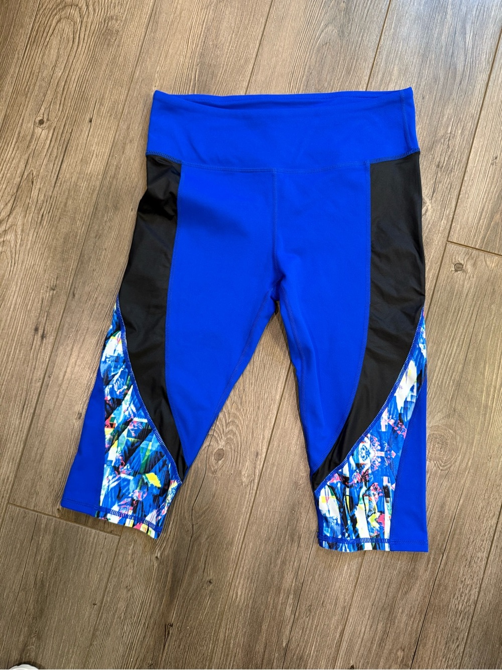 Fabletics Blue Cropped Leggings – Size Small